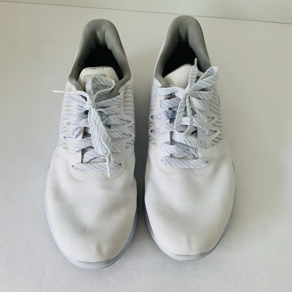 Nike Shoes In Season TR-8 Women 7.5 White Half Blue‎ Athletic Training Sneaker